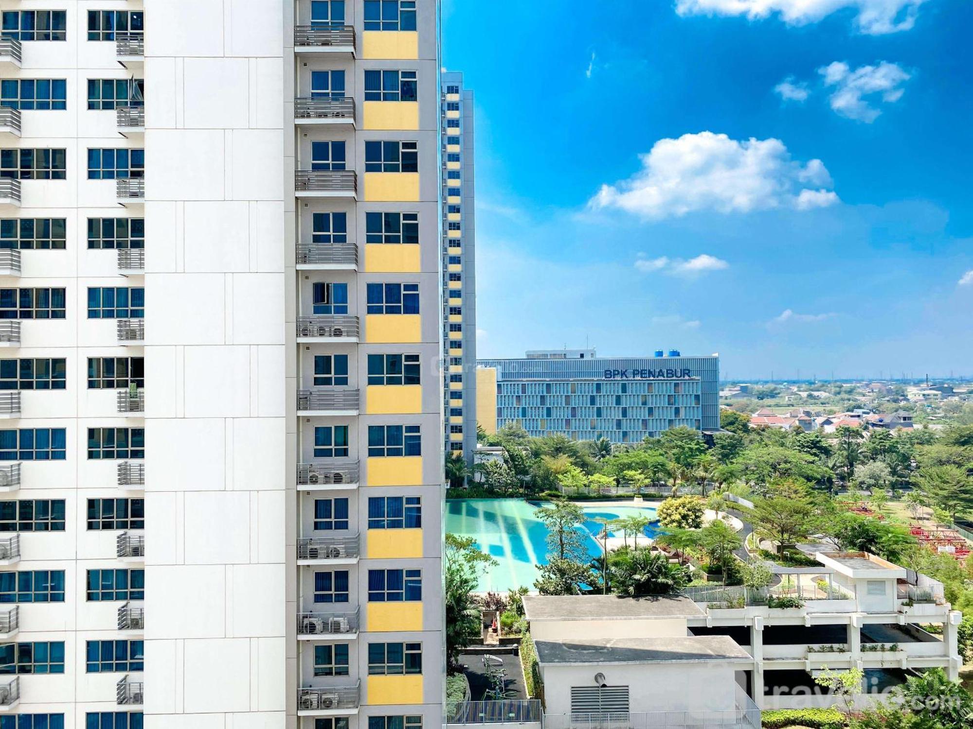 Homey And 3br At Springlake Summarecon By Travelio Apartemen Bekasi